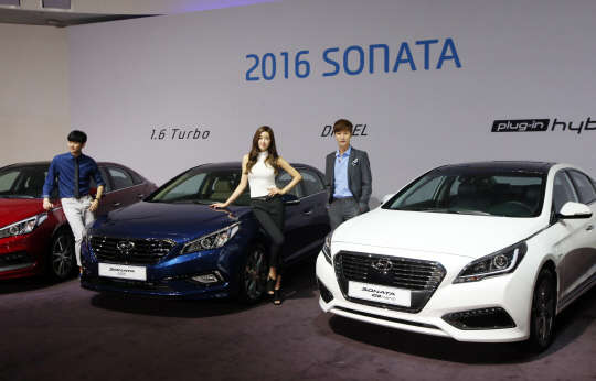 기존 2.0 가솔린 중심의 라인업에서 1.7디젤, 1.6 터보, 플러그인하이브리드 모델을 추가한 현대자동차의 '2016년형 쏘나타'